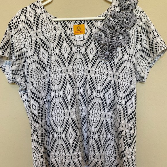 WHITE & BLACK FLOWER TOP  Size L - Picture 1 of 5